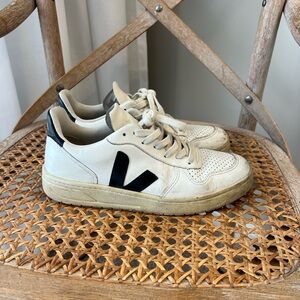 Veja White and Black Casual Sneakers